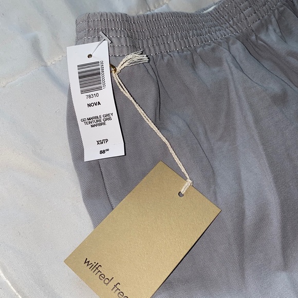 Aritzia/Wilfred Free. High-waisted, Bermuda shorts - Picture 3 of 3